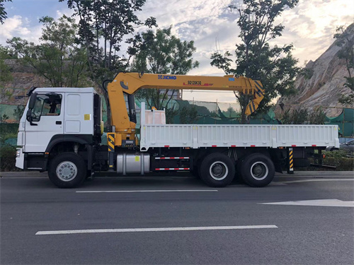 Sinotruk Howo crane mounted truck 12 tons for sale to Zimbabwe